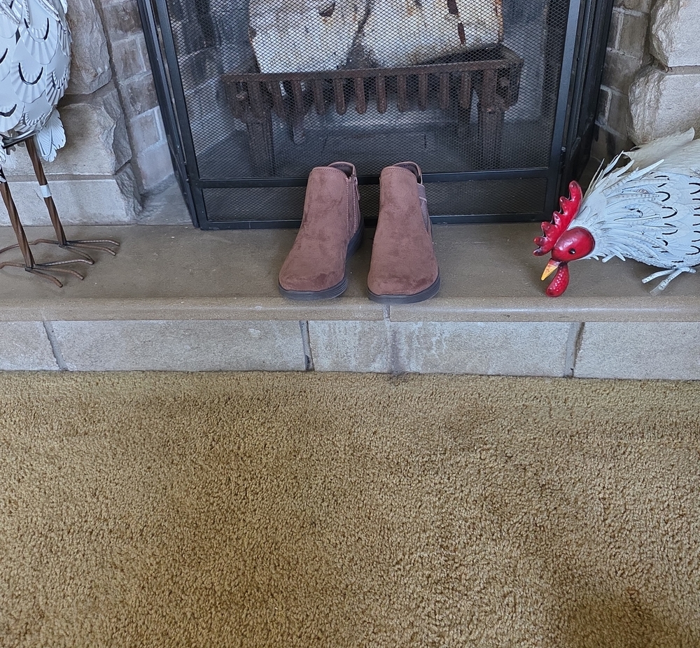Women's Suede Chelsea Boots - Brown